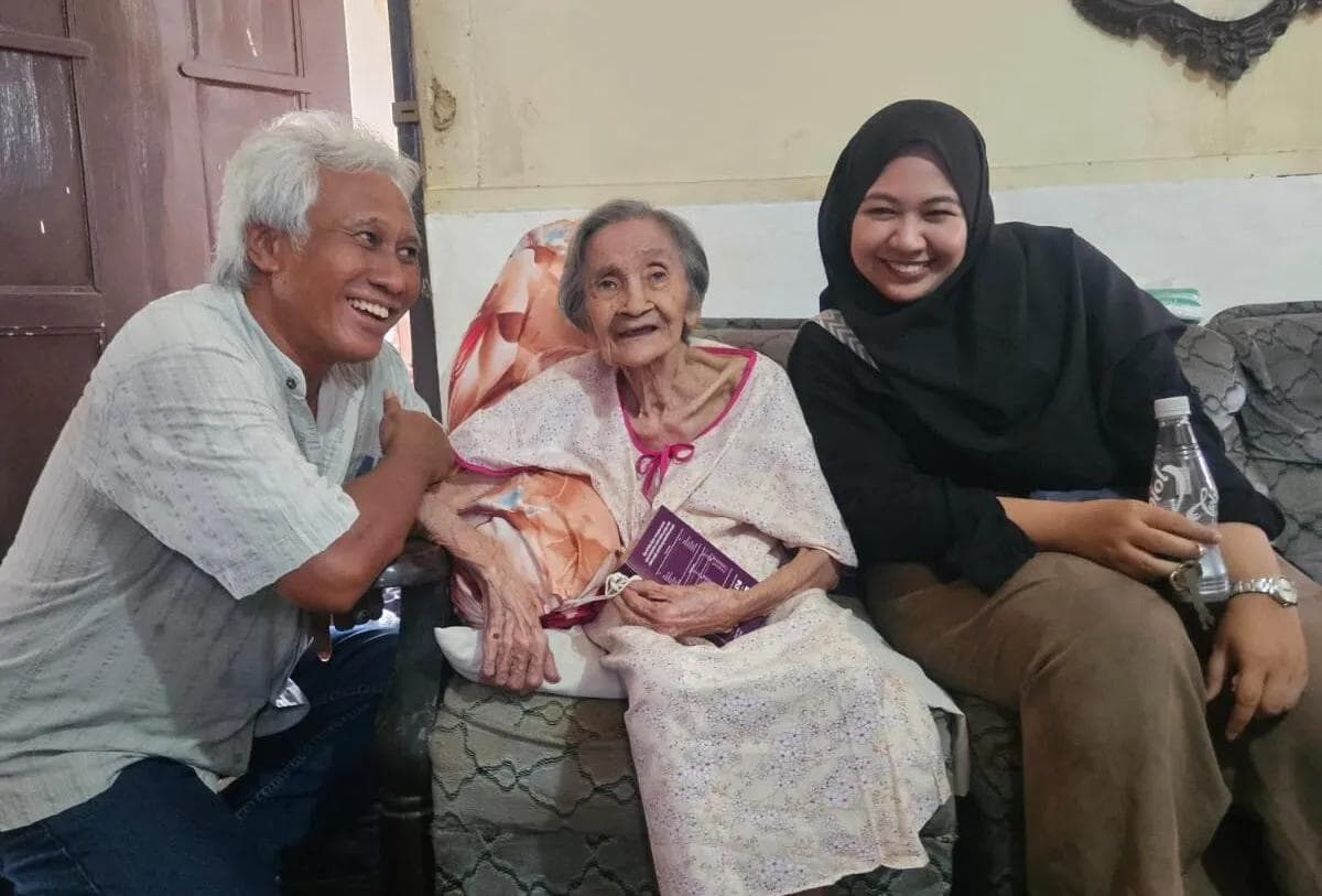 Membantu Kedua Orang Tua, Apakah Kewajiban Anak Laki-laki atau Anak Perempuan?